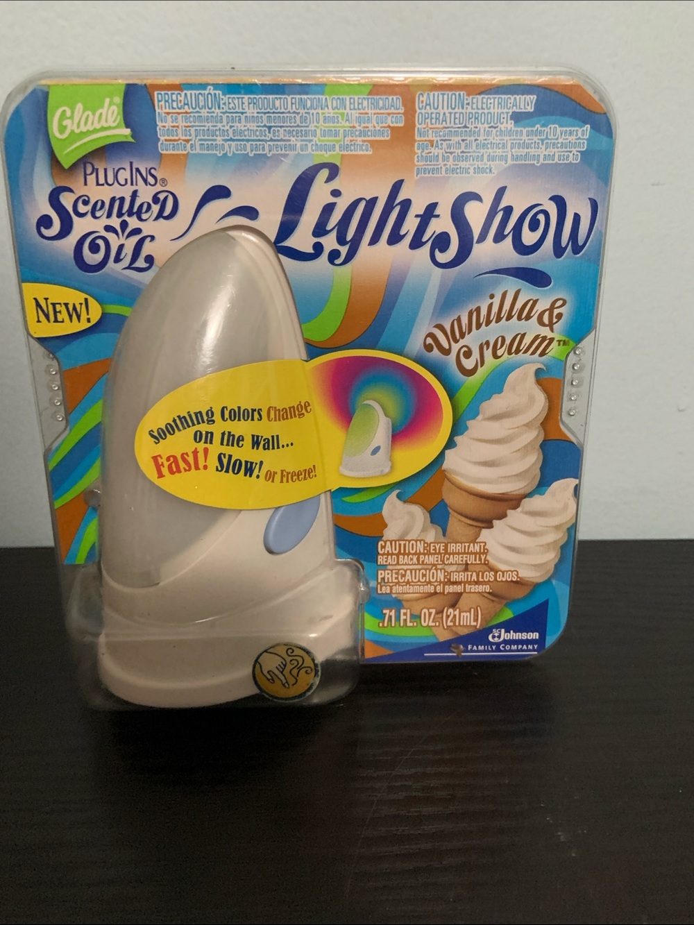 Glade Scented Oil Light Show Plugins Air Freshener. 2006 Sealed, Vanilla & Cream